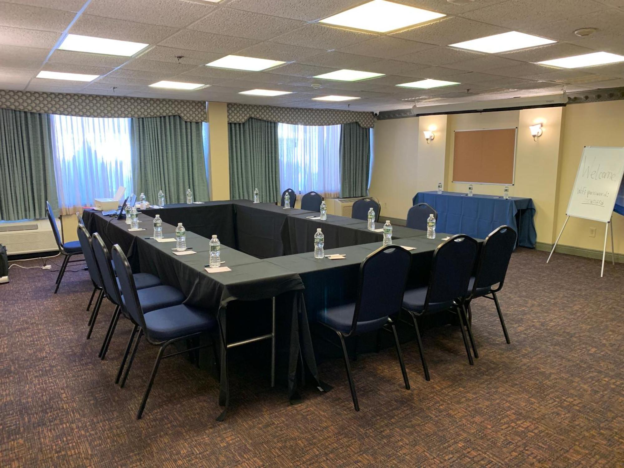 Albany Airport Inn Екстериор снимка